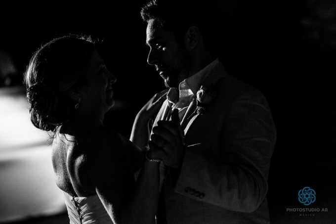 weddingfirstdanceplayadelcarmen